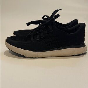 Kizik Black Lima Athletic Shoes